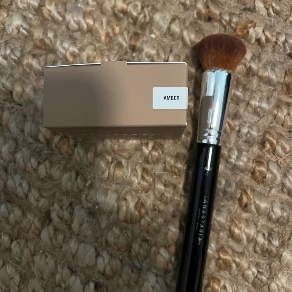 Anastasia Beverly Hills Cream Bronzer in Amber with A30 Pro Brush